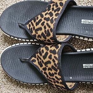 Skechers flip flops